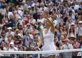 Sharapova reaches Wimbledon semifinal