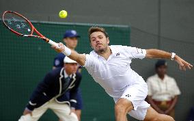 Wawrinka loses in Wimbledon q'finals