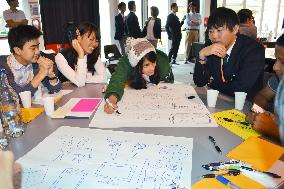 Japanese, British youth exchange opinions in London