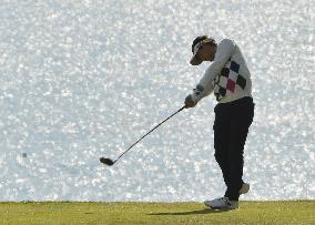 Ishikawa remains on top at Casio World Open