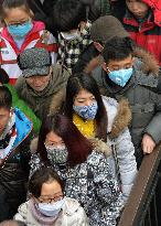 Beijing issues highest smog warning for first time