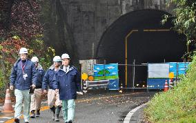 Mortar chunk weighing 23 tons falls from tunnel, no one injured