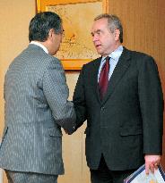 U.S. sacks official over disparagement, apologizes to Japan