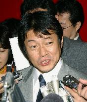 (2)METI chief Nakagawa, Daiei's Takagi meet over retailer's reha