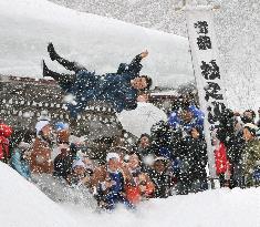 Bridegroom-tossing event held in Niigata Pref.