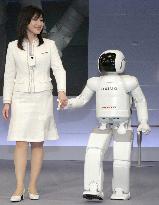 New Honda humanoid robot Asimo can move at 6 kph, move in zigzag