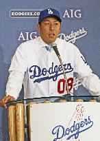 L.A. Dodgers introduce Japanese right-hander Kuroda