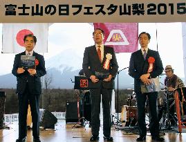 Yamanashi governor stresses need to protect Mt. Fuji