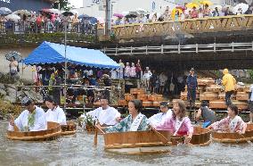 Washtub race held in Shizuoka Pref.