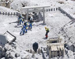 Advanced team sent to Mt. Ontake to prepare for search resumption
