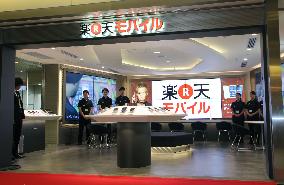 Rakuten Mobile store opens in Osaka