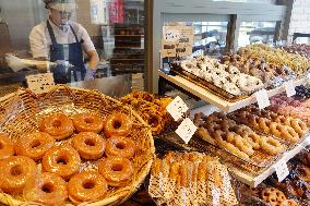 Doughnut chain renovates shops to keep customers