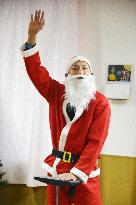 Kawasaki Santa visits hospital in Japan