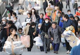 Quake evacuees in Saitama