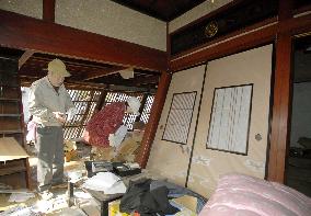 M6.9 quake in Noto Peninsula - Couple survey damage to house