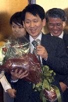(2) Nobel chemical prize laureate Koichi Tanaka