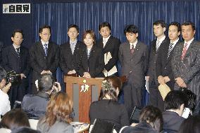 LDP to readmit 11 'postal rebels' but rejects Hiranuma