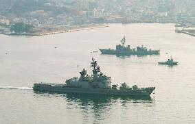 (1)Destroyer, plane leave for Sumatra to help tsunami victims