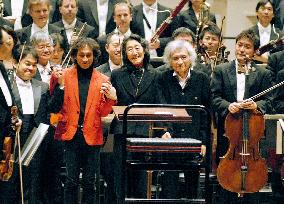 Ozawa leads orchestra at Carnegie Hall