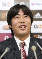 Uehara re-signs for 400 mil. yen salary