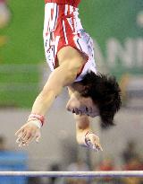 Zonderland wins horizontal bar at world championships