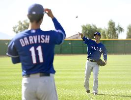 Rangers' Japanese pitchers Darvish, Fujikawa jointly practice