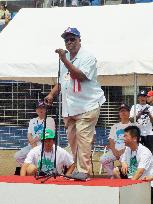 American home-run king Hank Aaron visits Japan