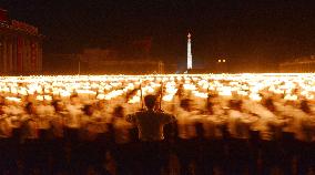 Massive torch parade held in Pyongyang for 70th anniv. of ruling party