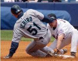 Mariners' Ichiro marks his 100th stolen base in major league