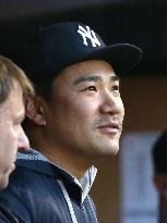 Tanaka throws for 1st time since going on DL