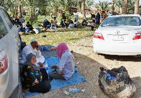 Refugees rest in shade in Iraqi city after radicals' hometown attack