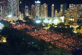 Tens of thousands in Hong Kong commemorate Tiananmen massacre victims