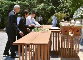 Floral tribute to victims of postwar minesweeping operations