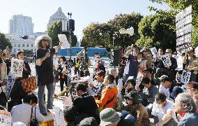 Security law opponents gather in front of Diet in Tokyo
