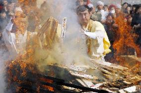 Wooden charms burned at Narita event