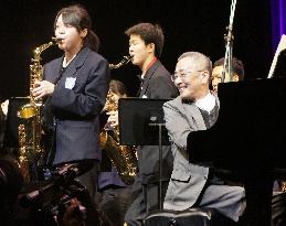 Pianist Yamashita, students perform at reconstruction concert