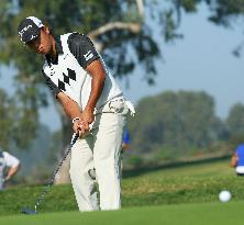 Matsuyama hits putt in 1st round of Farmers Insurance Open