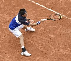 Nishikori powers into French Open quarterfinals for 1st time