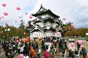Temporary relocation of Hirosaki Castle tower completed