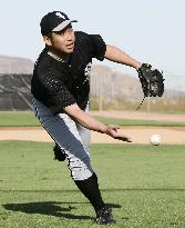 Nomo practices in White Sox minor camp