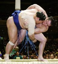 Kotooshu gets 2nd win at New Year sumo