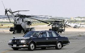 Kan visits Futenma base