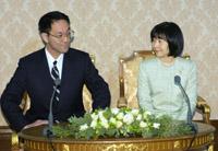 (2)Princess Sayako, her fiance Kuroda meet the press