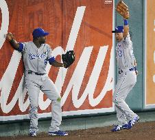 Royals take Game 1 behind stellar defense from Aoki