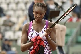 V. Williams beaten by Stephens at French Open