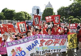 15,000 form human chain to show opposition to security bills