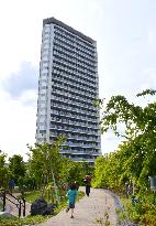 Tokyo's Ikejiri Ohashi area: Sky garden atop expressway junction