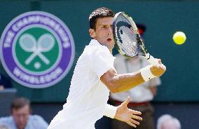 Djokovic runs through Wimbledon 2nd round