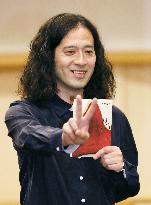 Comedian Matayoshi bags Akutagawa literary award