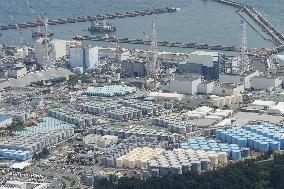 Fukushima complex occupied with contaminated water tanks